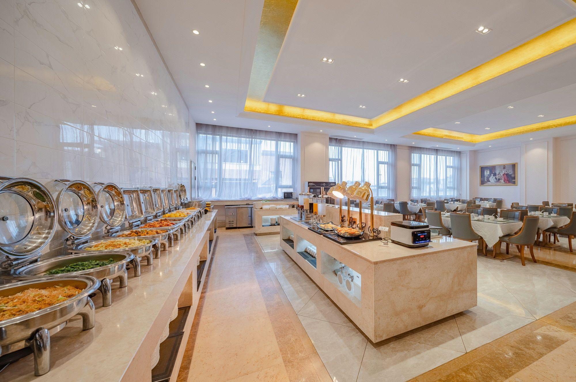 Vienna International Hotel (Dongguan Qishi Center) 24/47