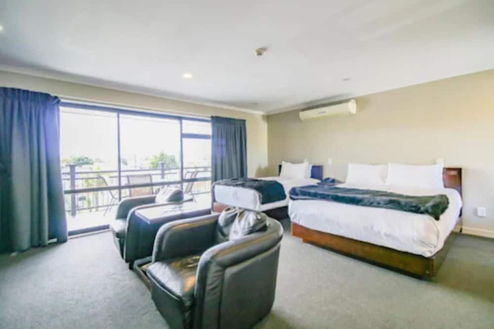 Aotea Motor Lodge 14/35