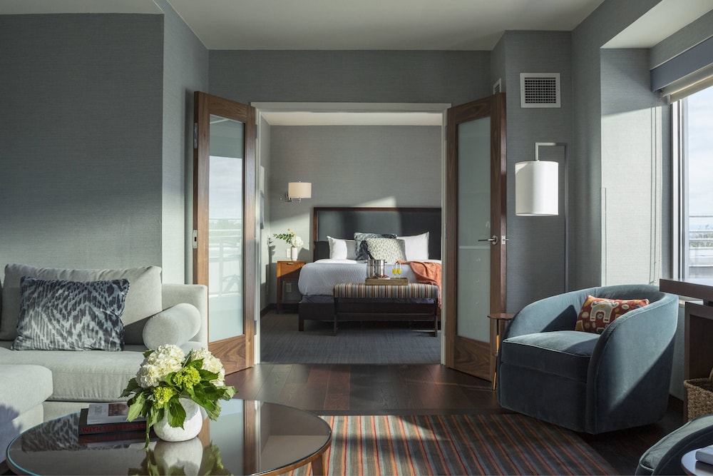 Courtyard Marriott Burlington Harbor 26/48