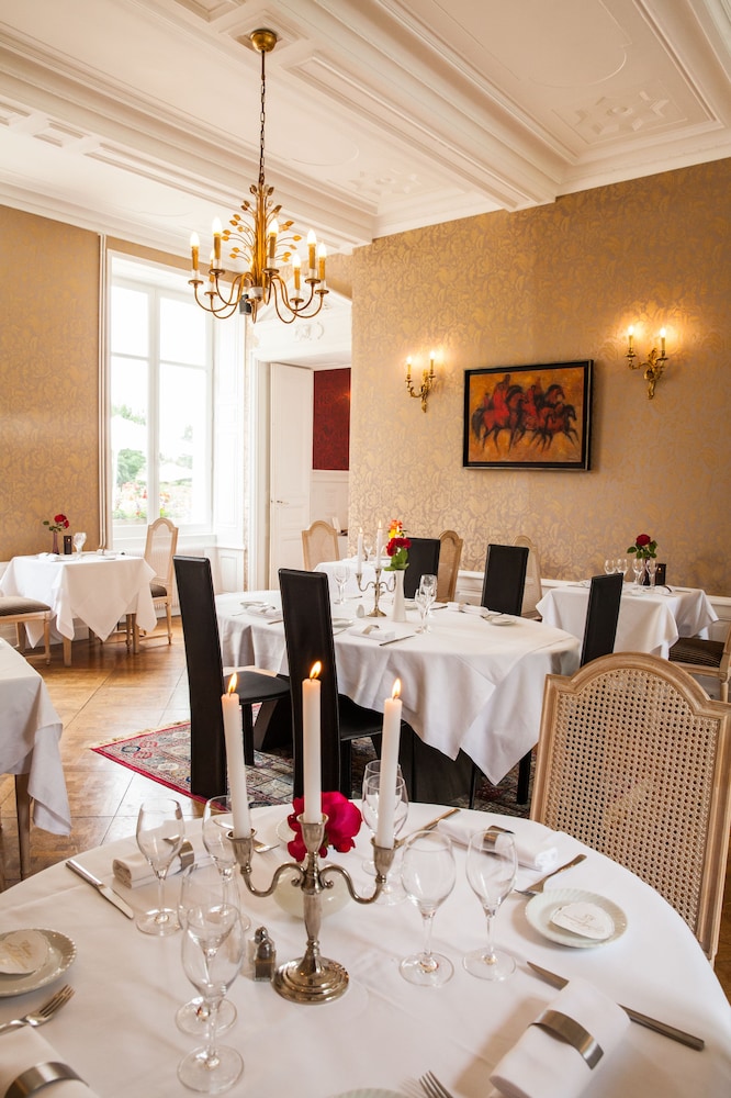 Chateau De Bellefontaine 32/50