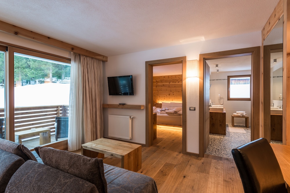 Hotel Cristallo 55/70