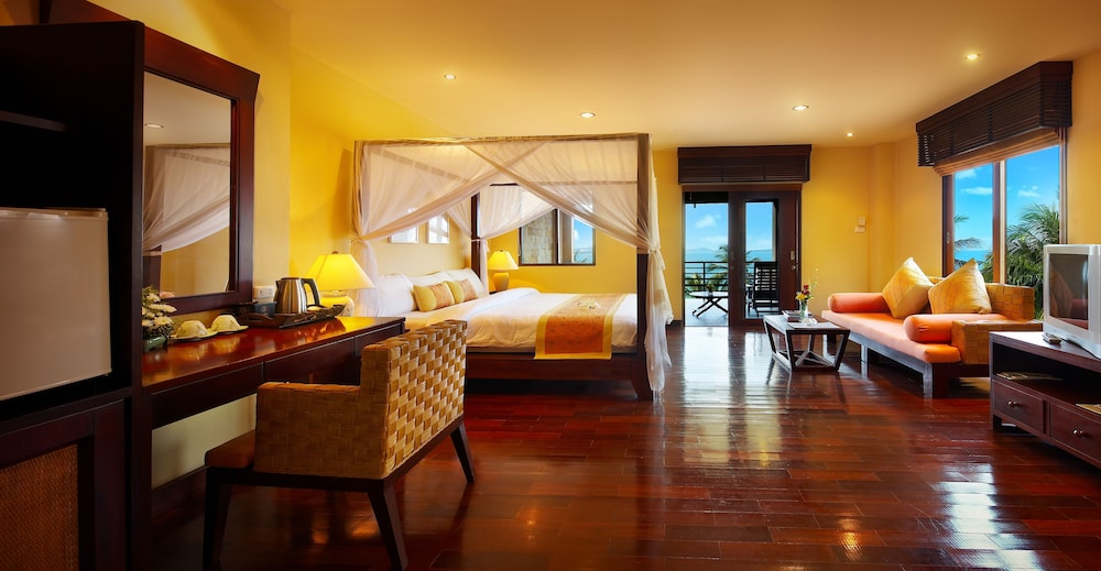 Coral Cliff Beach Resort 42/70