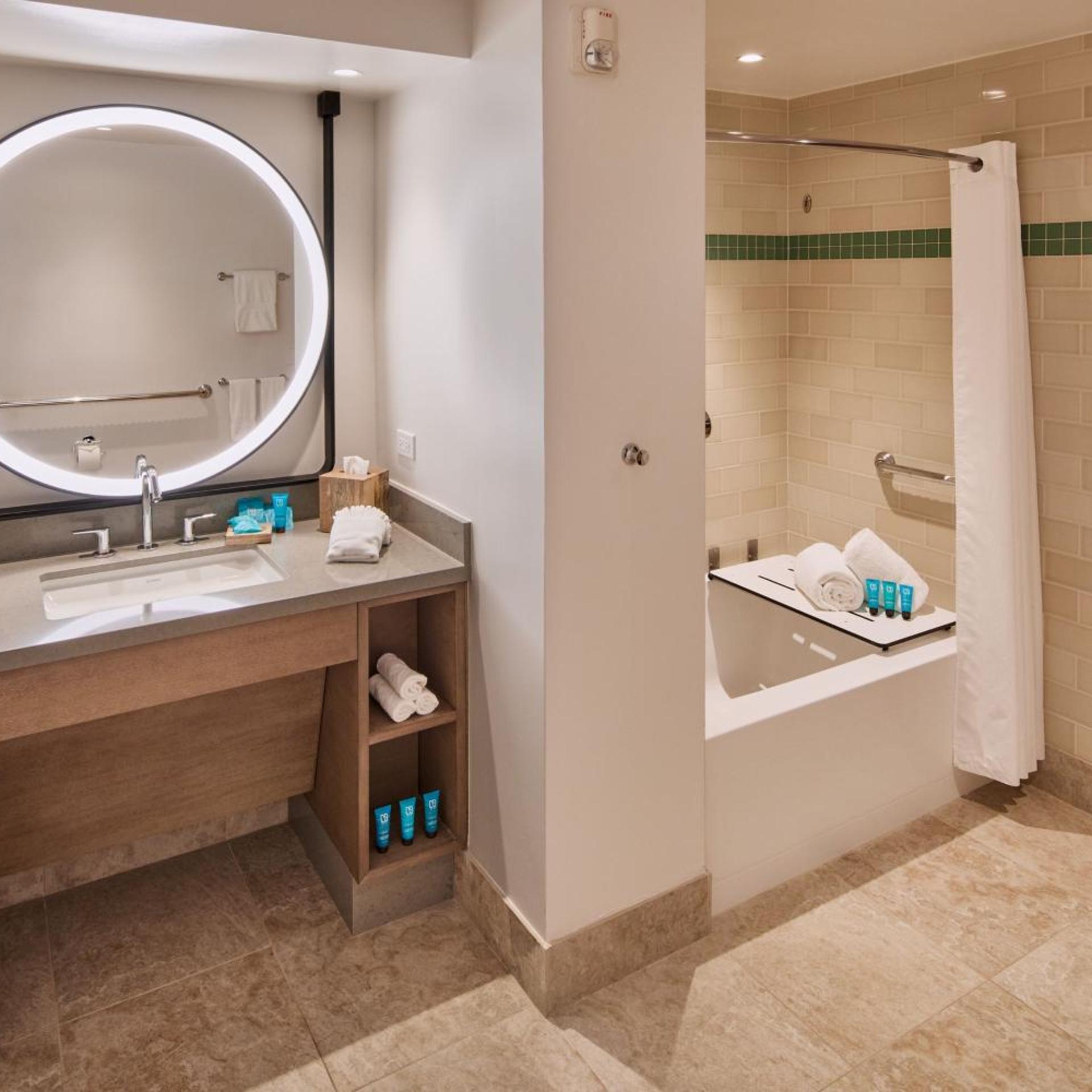 Lanai, King Bed, Ocean View, Sofa, Accessible، The Ritz-Carlton O ahu, Turtle Bay 2/4