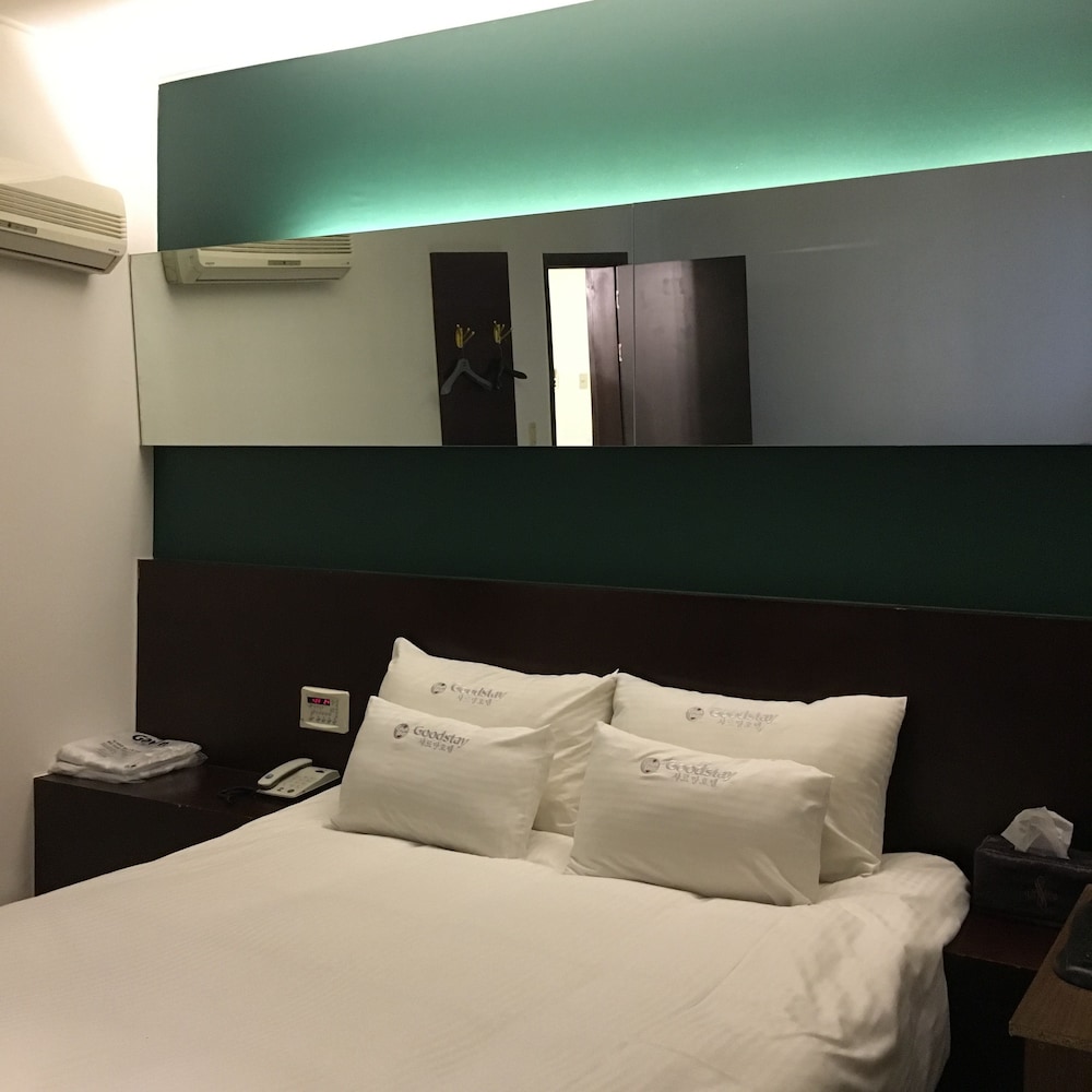Charmant Hotel 9/24