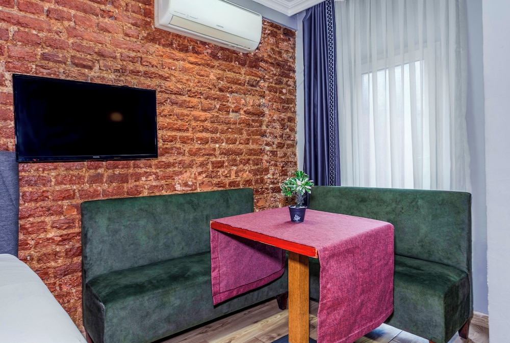 La Pera Suites 30/36