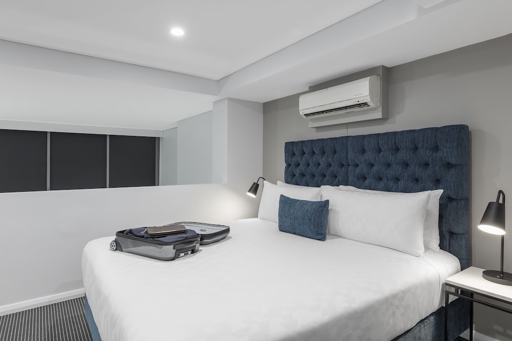 1 Bedroom, Street, Suite, King Bed