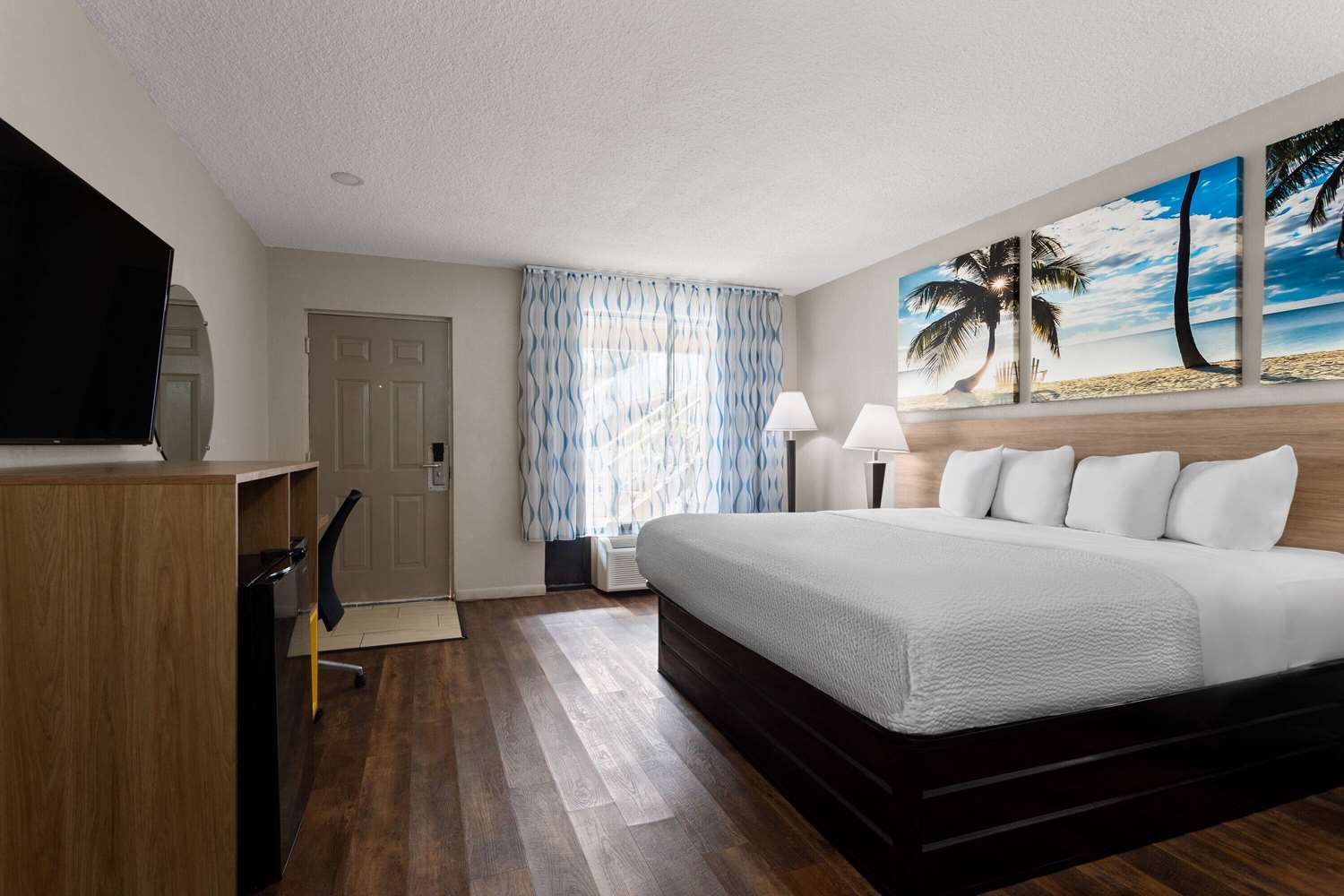 Days Inn by Wyndham St. Petersburg Central 7/23