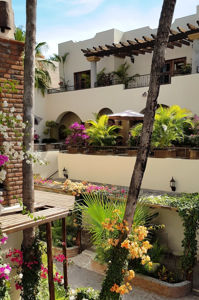 Posada de las Flores la Paz 1/33