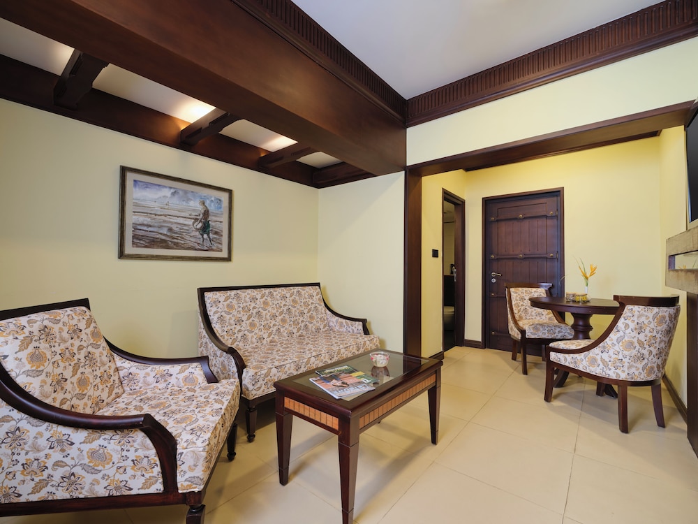 Sterling Lake Palace Alleppey. 43/58