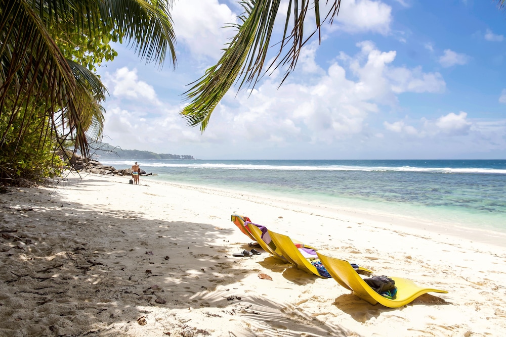SURFERS SELF CATERING CHALETS 26/31