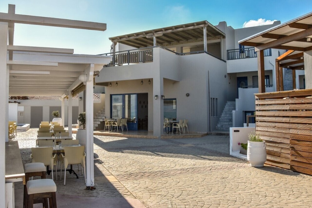 Yria Beach Hotel 56/61