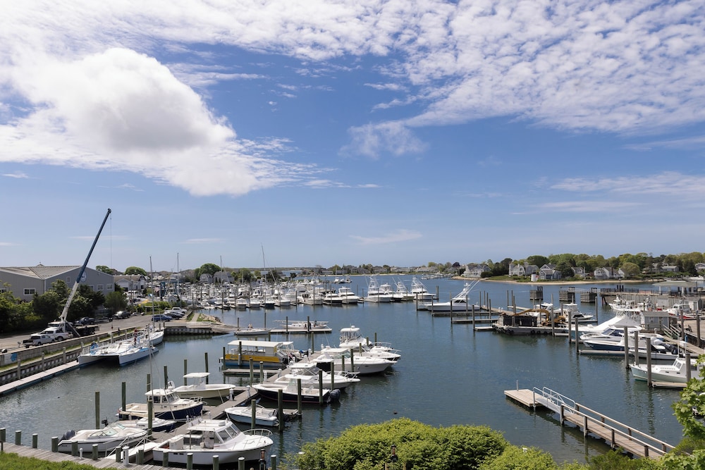 Anchor In Distinctive Waterfront Lodging 47/65