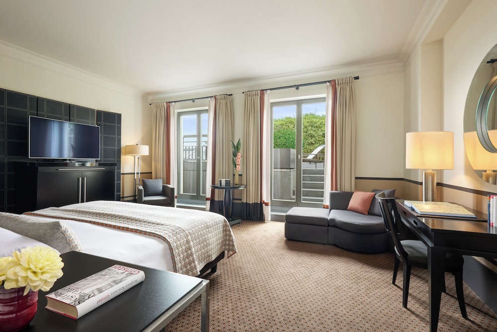 1 BEDROOM, SUITE, TERRACE
