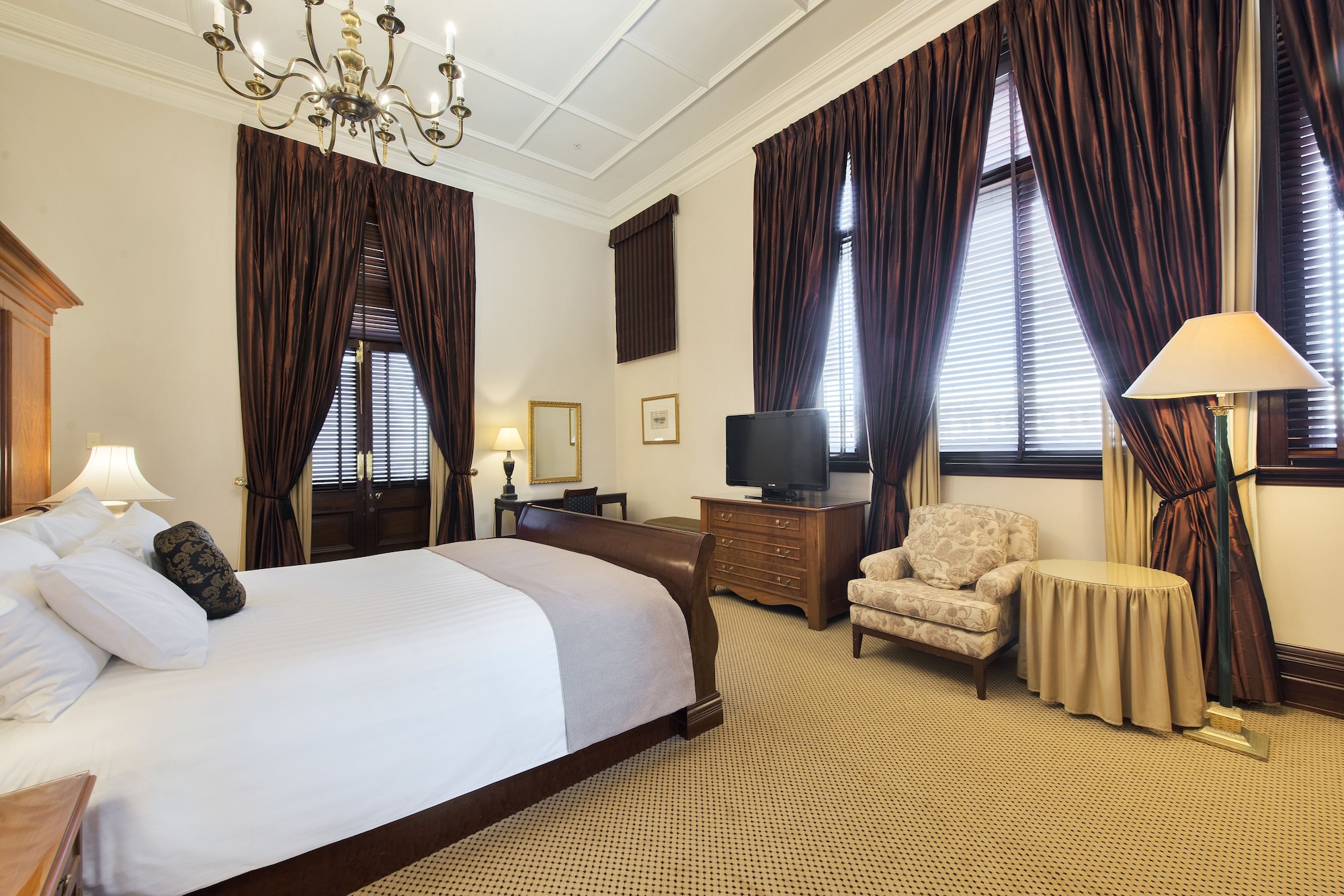 DELUXE, TWIN BEDS