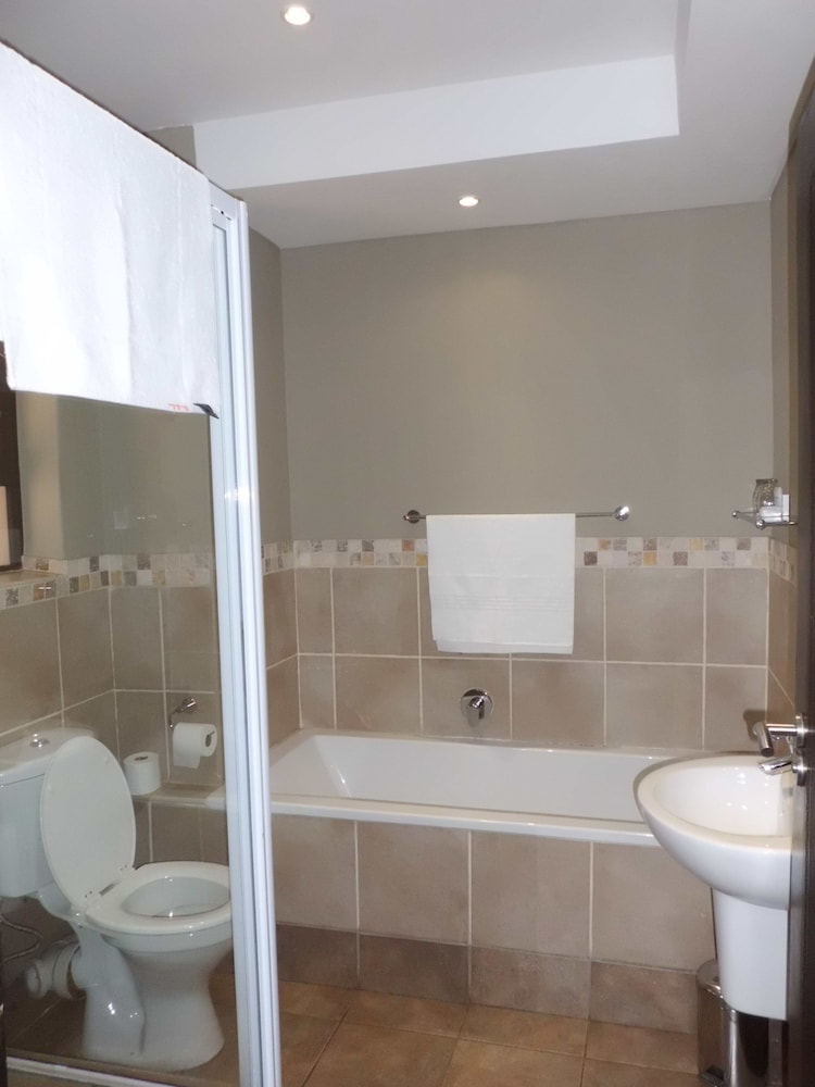 Bains Lodge 39/41