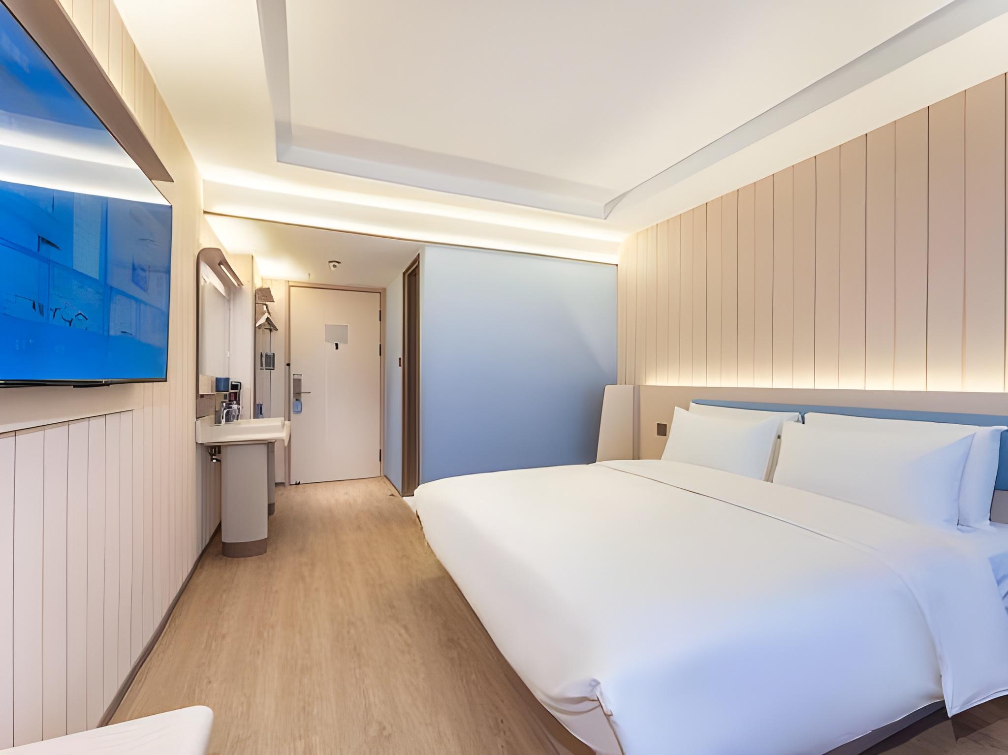 Business, Queen Bed