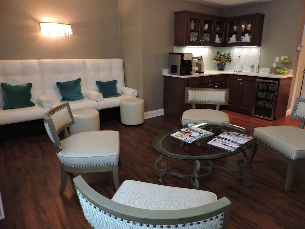 Waters Edge Resort Spa 34/50