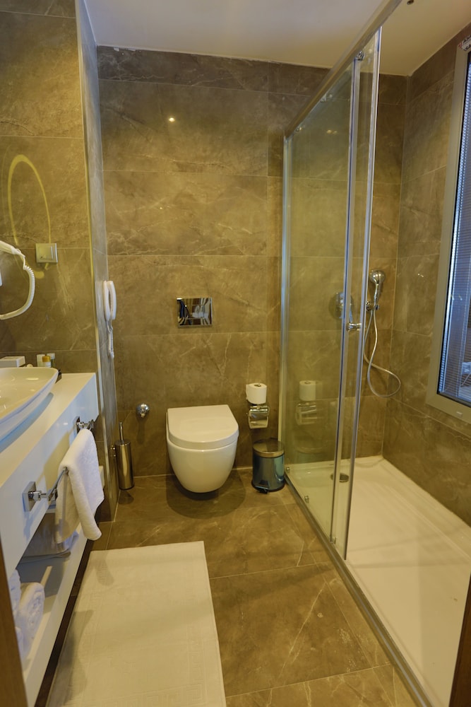 B Business Hotel & Spa 18/53