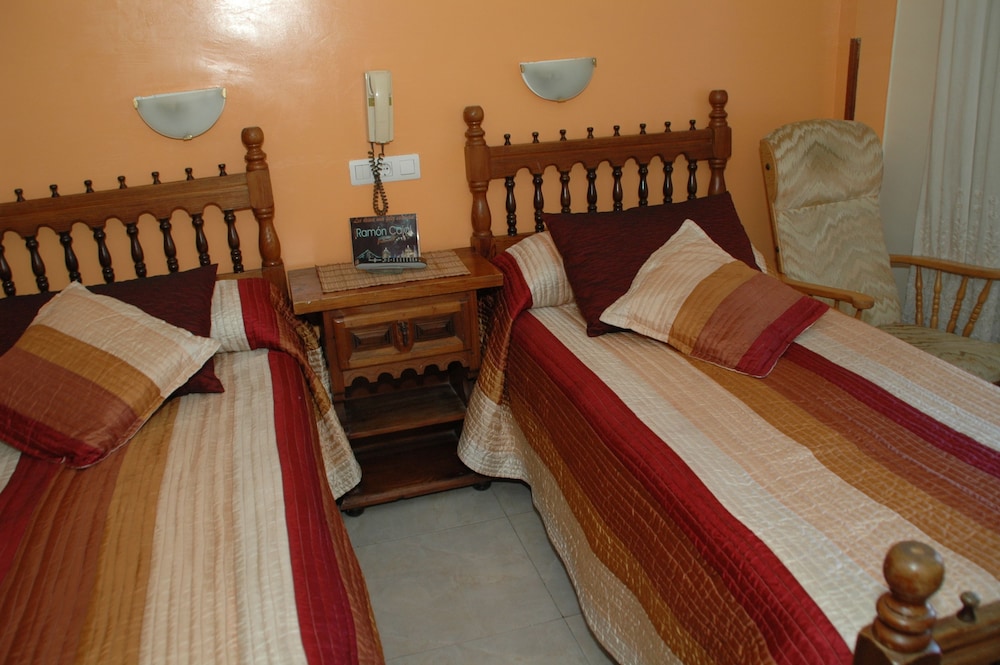 Hostal Ramón Y Cajal 36/50