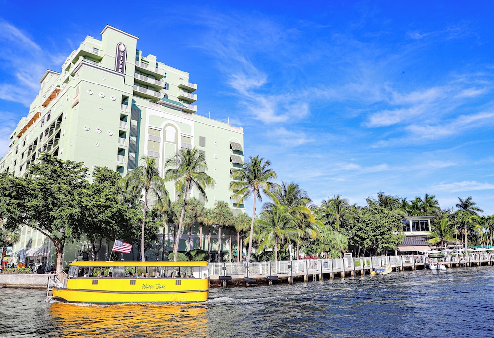 Riverside Hotel 57/61