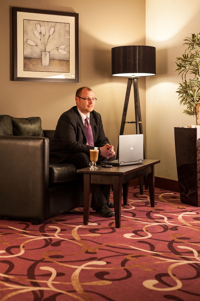 Mercure Maidstone Great Danes Hotel 55/75