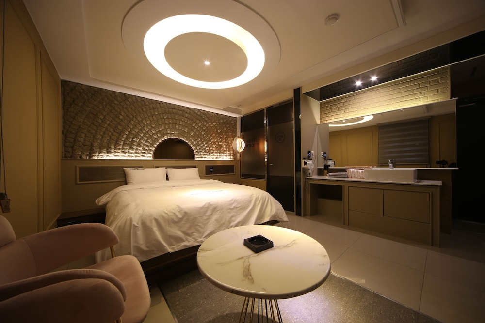 Piano Hotel 47/65