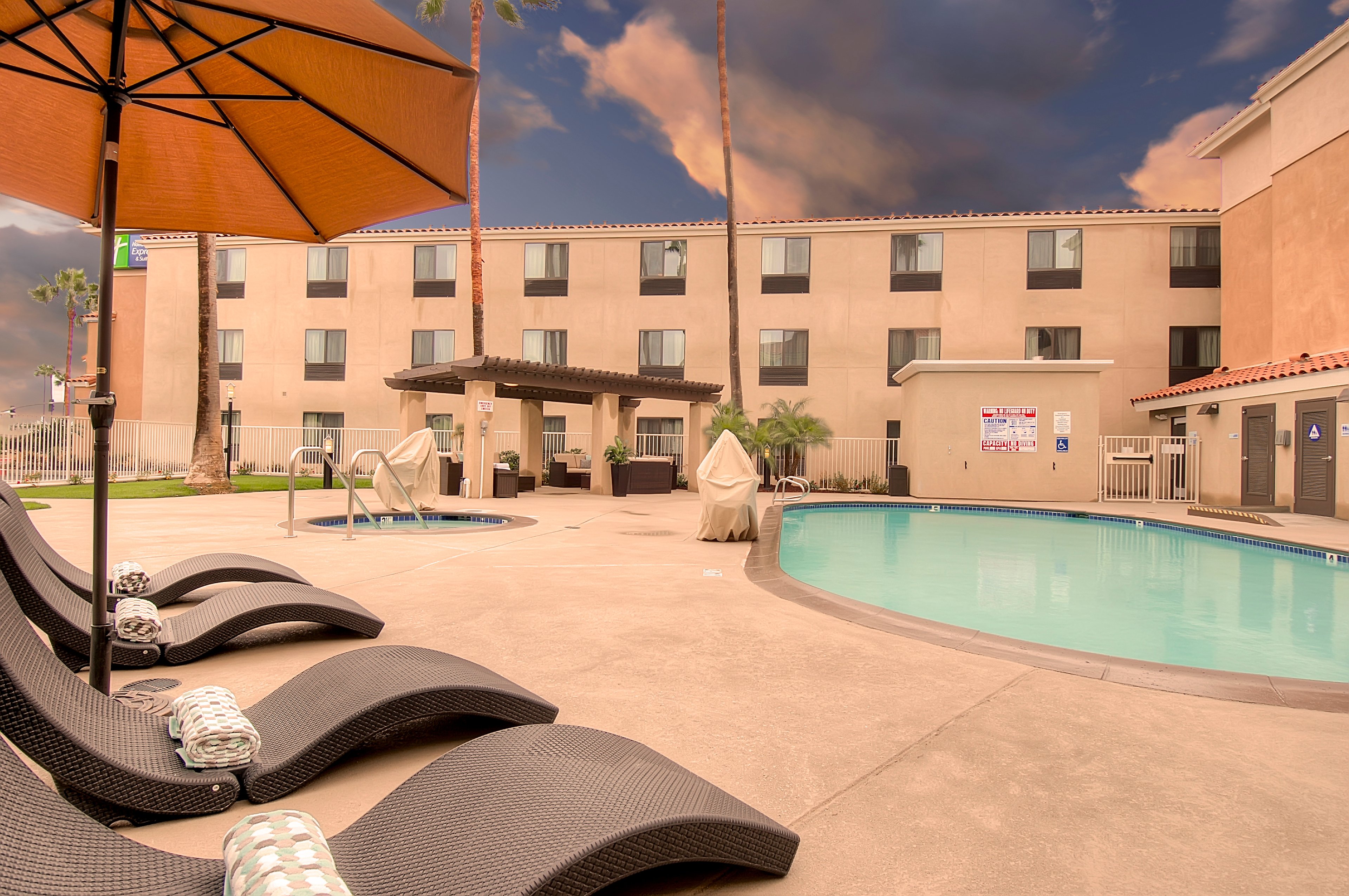 Holiday Inn Express Hotel & Suites Carlsbad Beach 44/45