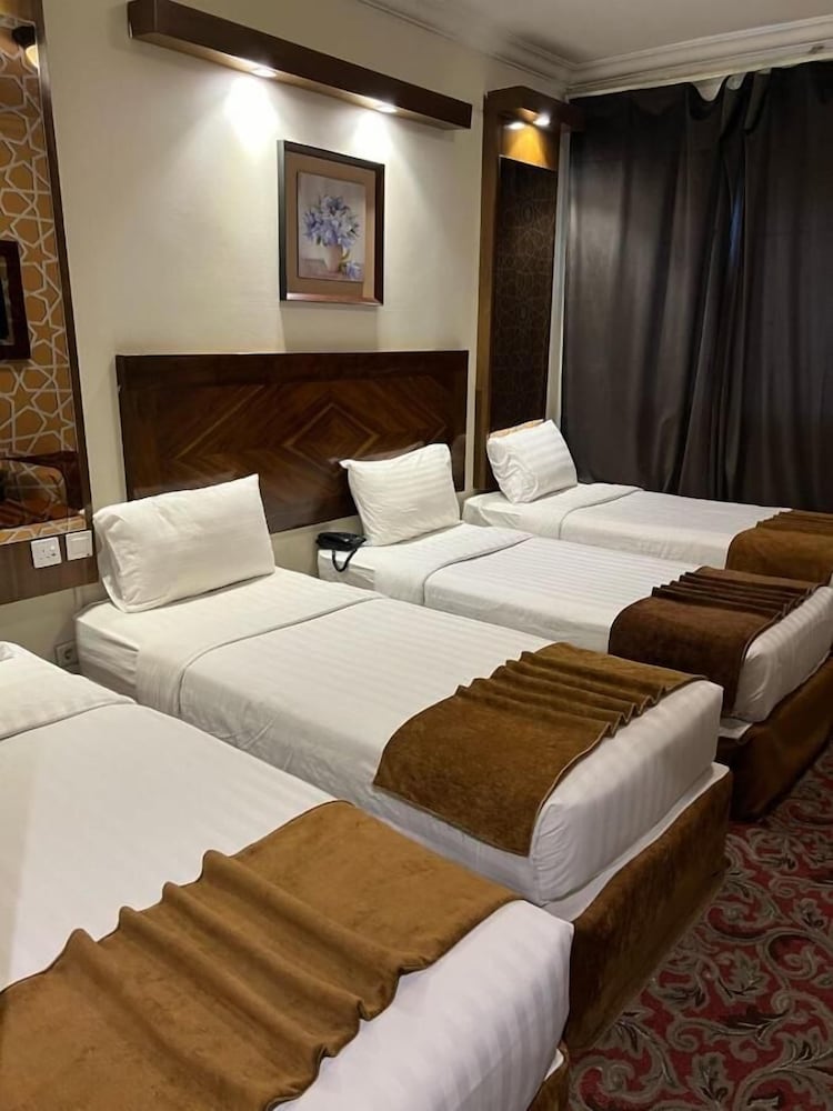غرفة قياسية رباعية بأربعة أسرّة، فندق سكاي فيو(Sky View Hotel) 2/4
