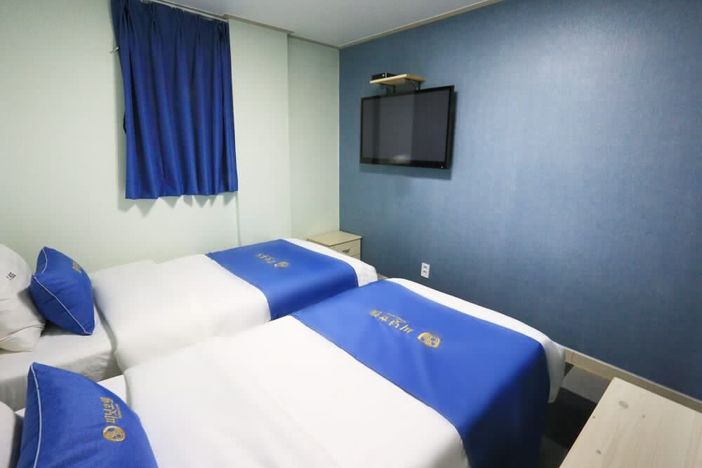 PEANUT HOTEL 27/61