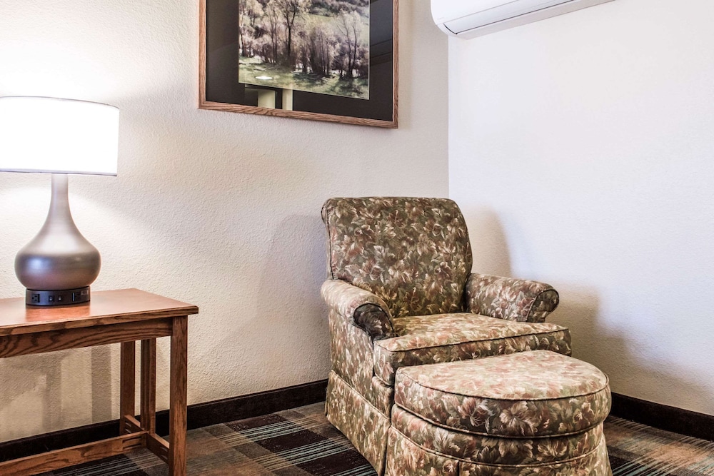 Comfort Inn Suites Sheridan 7/25