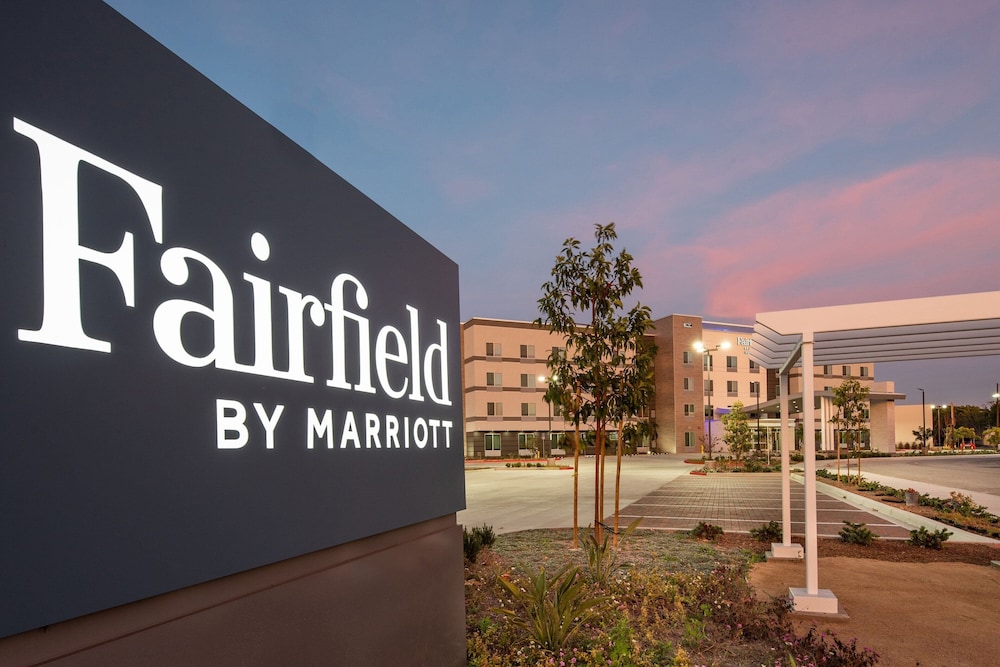 Fairfield Inn & Suites by Marriott Anaheim Los Alamitos 1/46