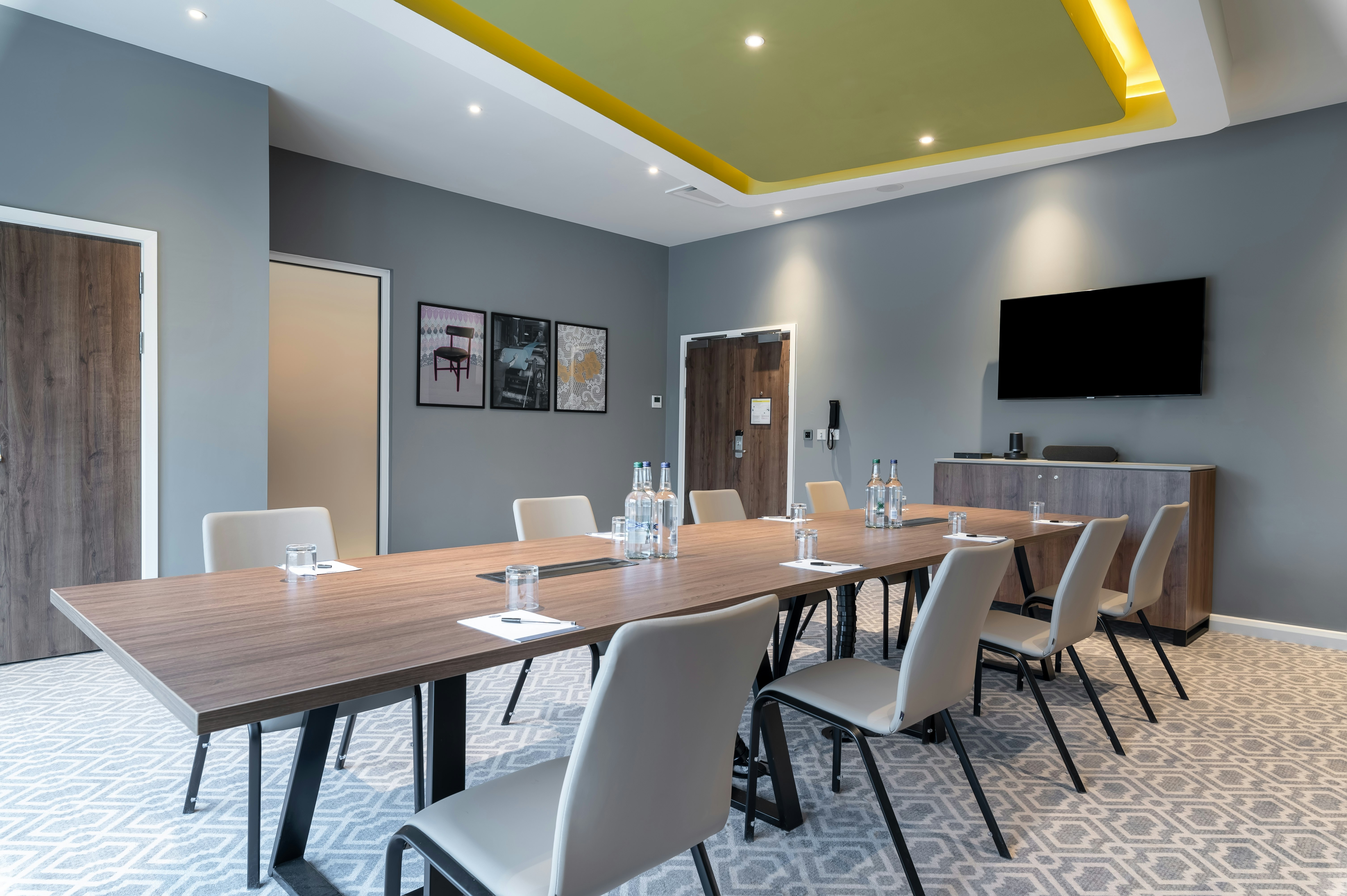 Hampton by Hilton High Wycombe 19/22