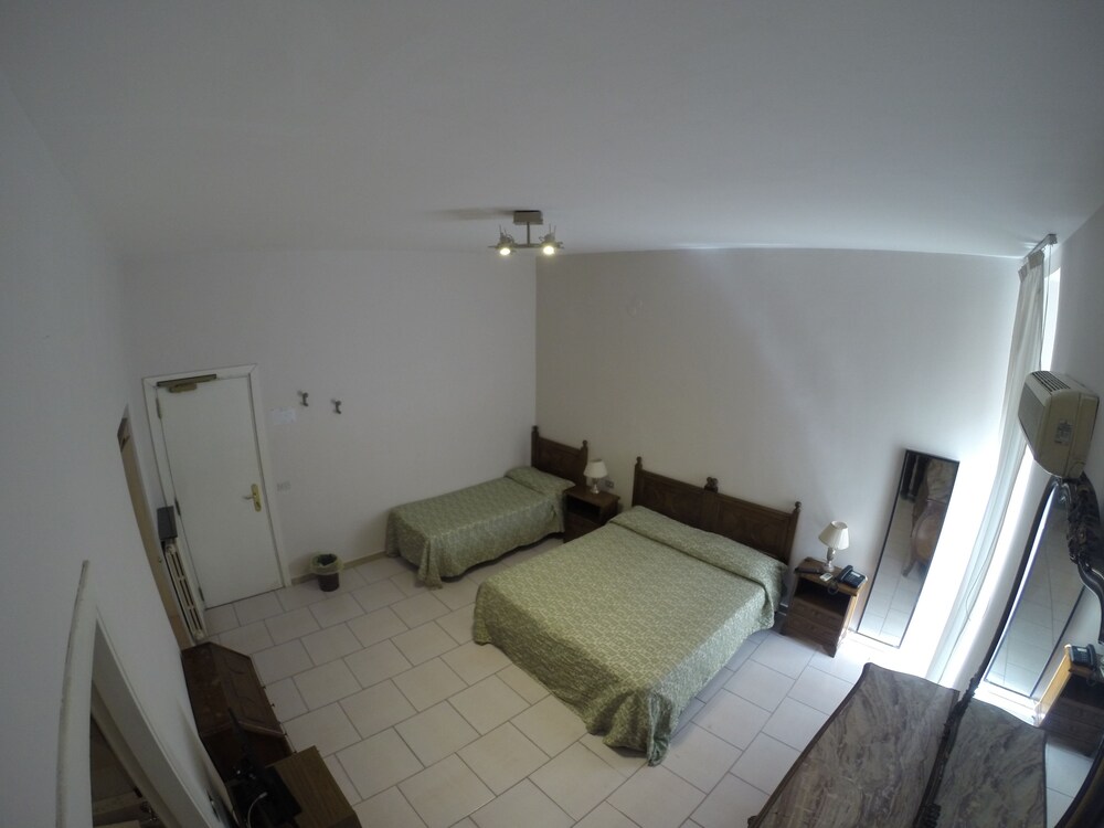 Jazz Hotel 5/46