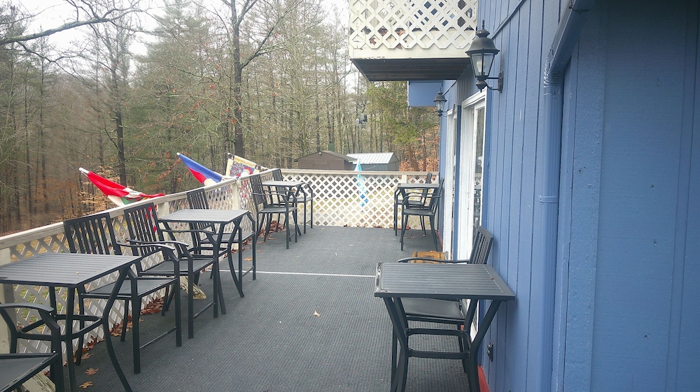 Lil Black Bear Inn 59/74