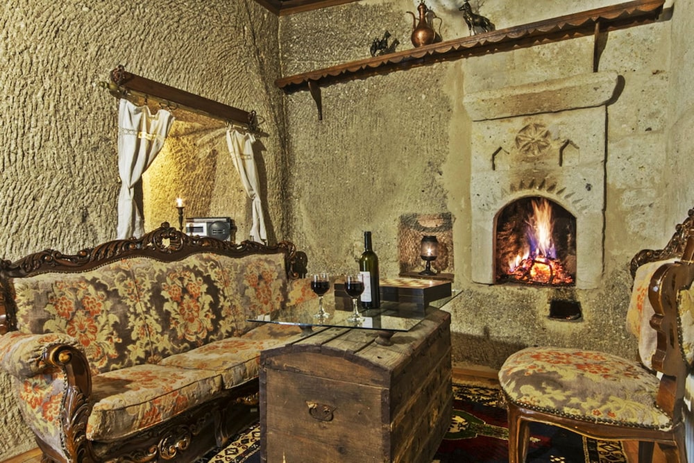 Antique Terrace Suites 33/50
