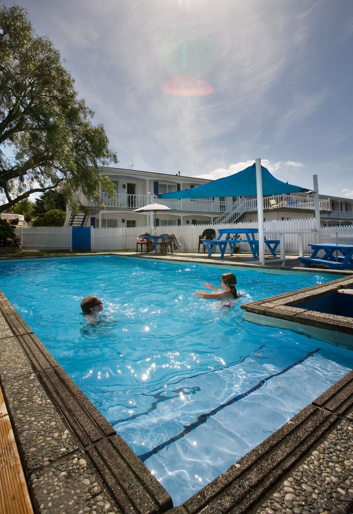 Boundary Court Motor Inn 30/50