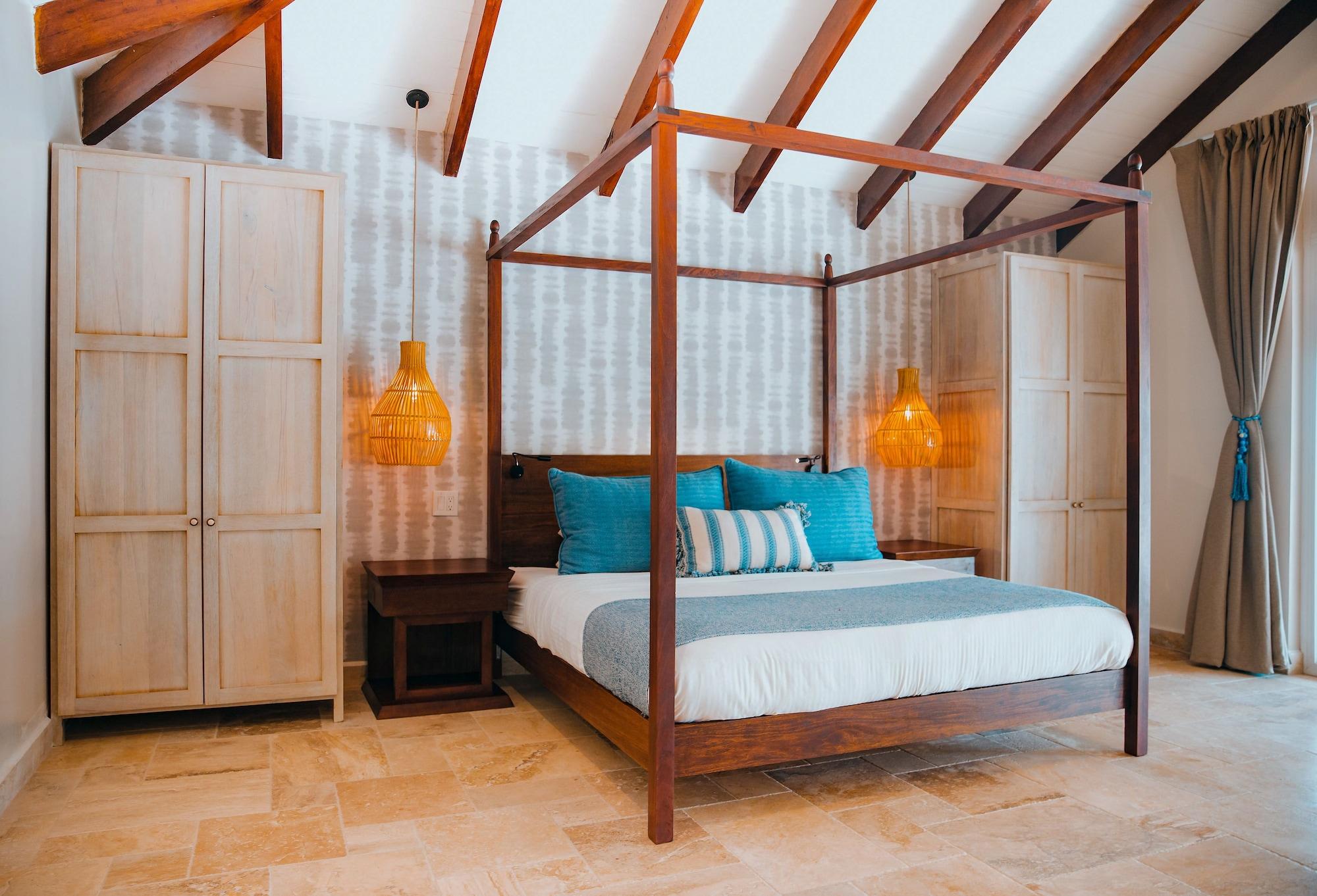Suite, Sea Front