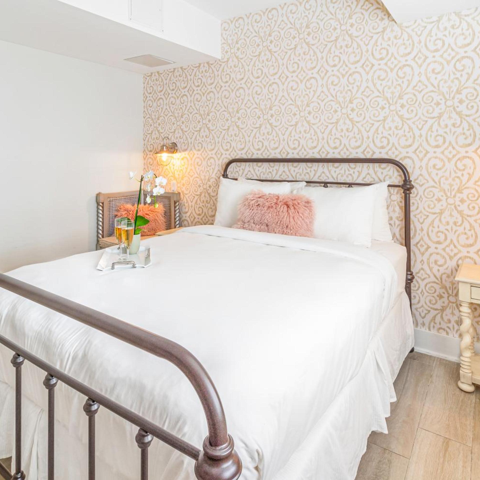 One Queen bed