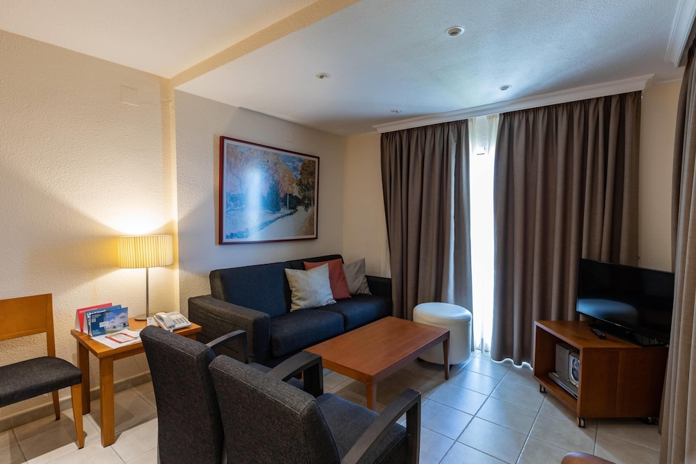 Ramada Hotel and Suites By Wyndham Costa Del Sol 57/75