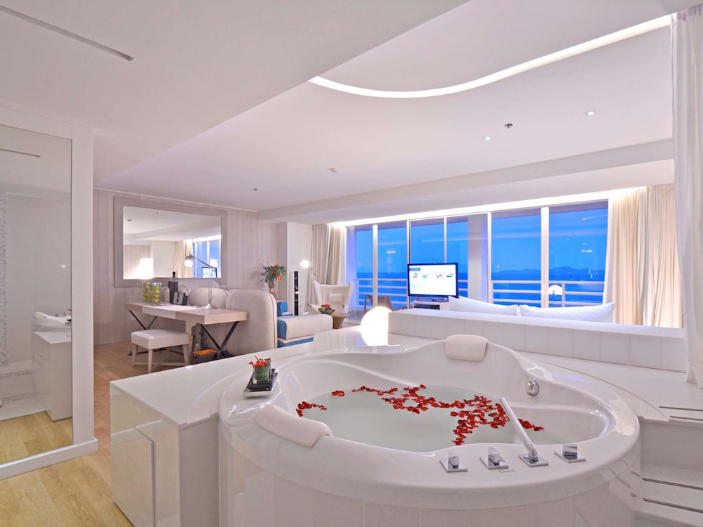 Pullman Pattaya Hotel G 54/76