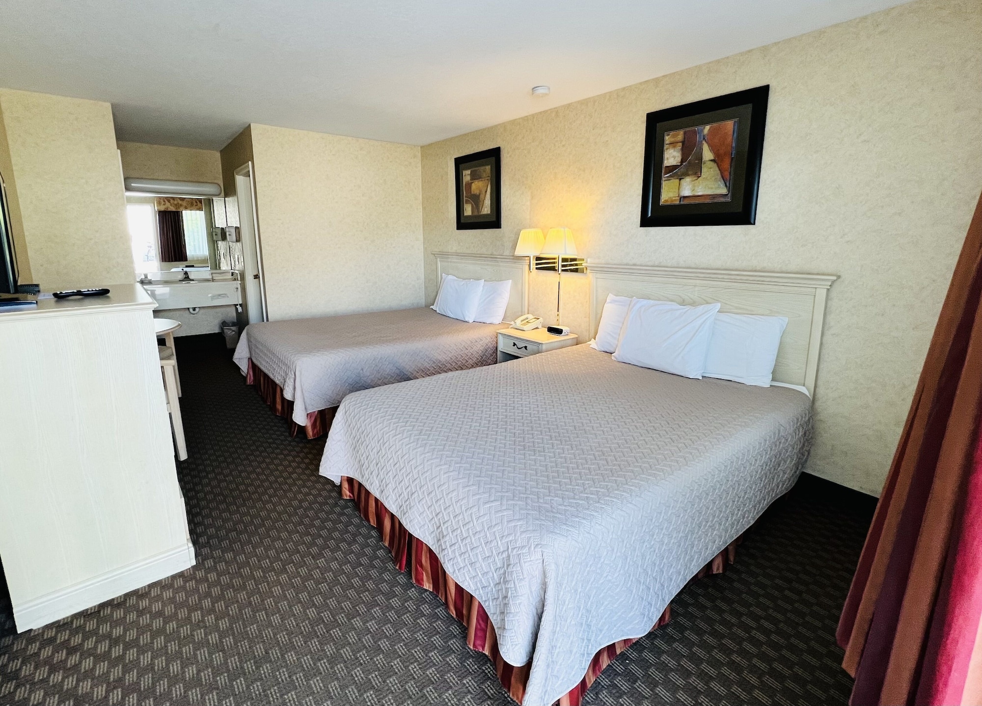STANDARD, 2 QUEEN BEDS, COURTYARD AREA