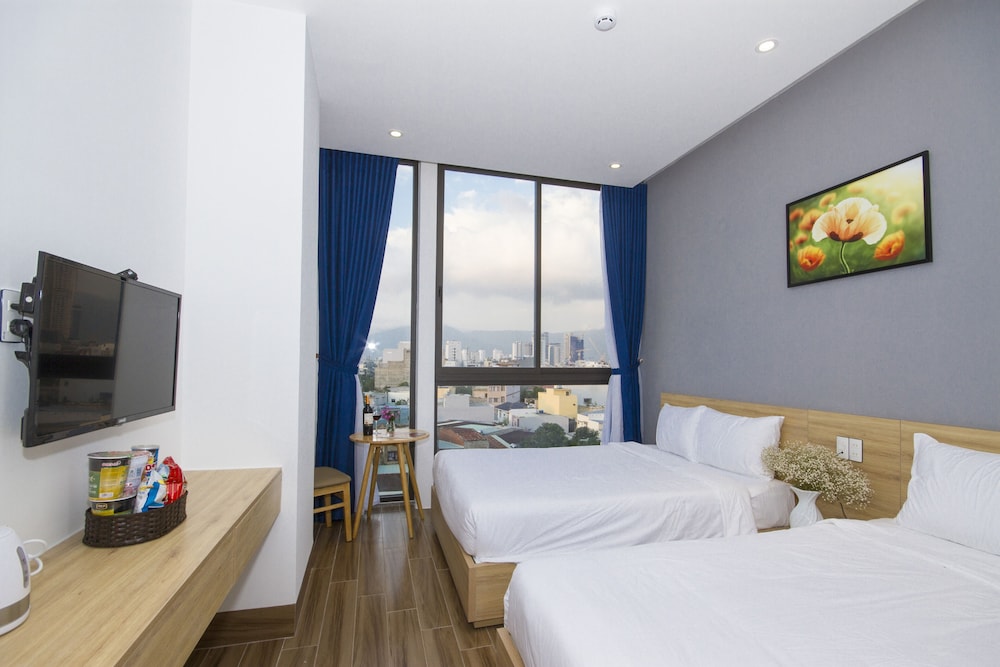 DELUXE, 2 DOUBLE BEDS, CITY VIEW