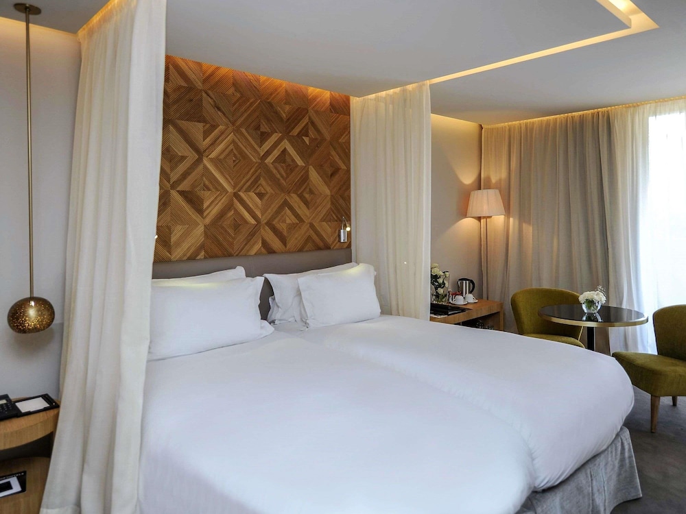 Contemporary, Classic, King Bed, Balcony