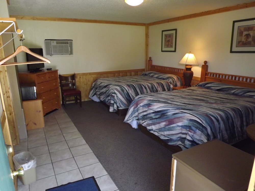 Z Bar Cabins and Motel 9/43