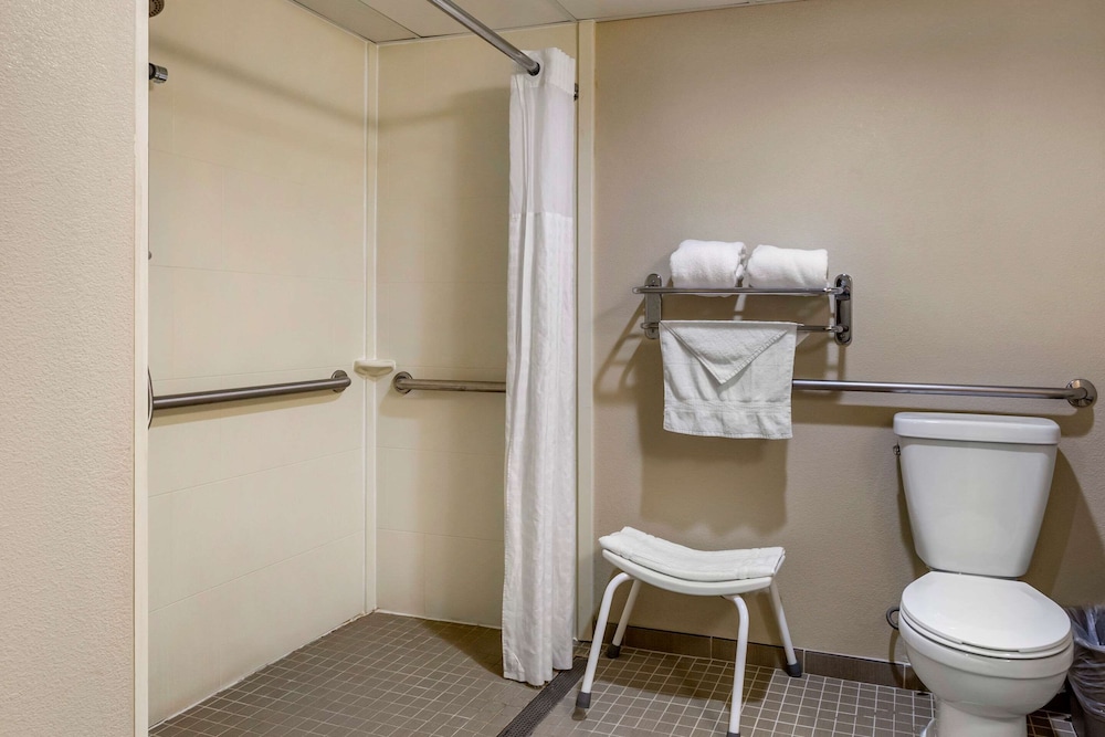 Comfort Inn Edison - New Brunswick 10/25
