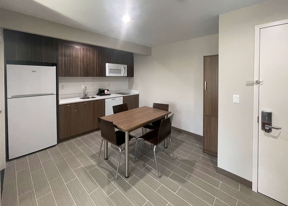 MainStay Suites Bronx - Belmont 47/61