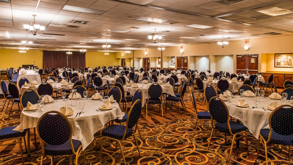 Rock Island Inn & Suites Marshalltown 38/55
