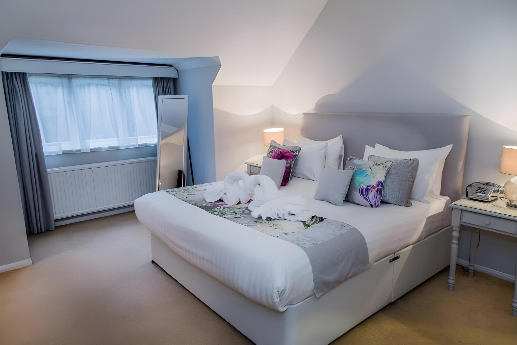 Suite, King Bed, Dining Area, Sofa, Large