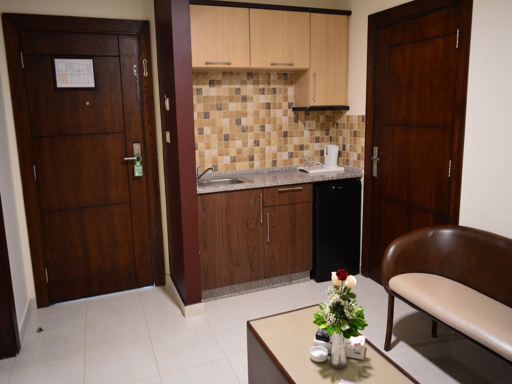 Ream Hotel 4/50