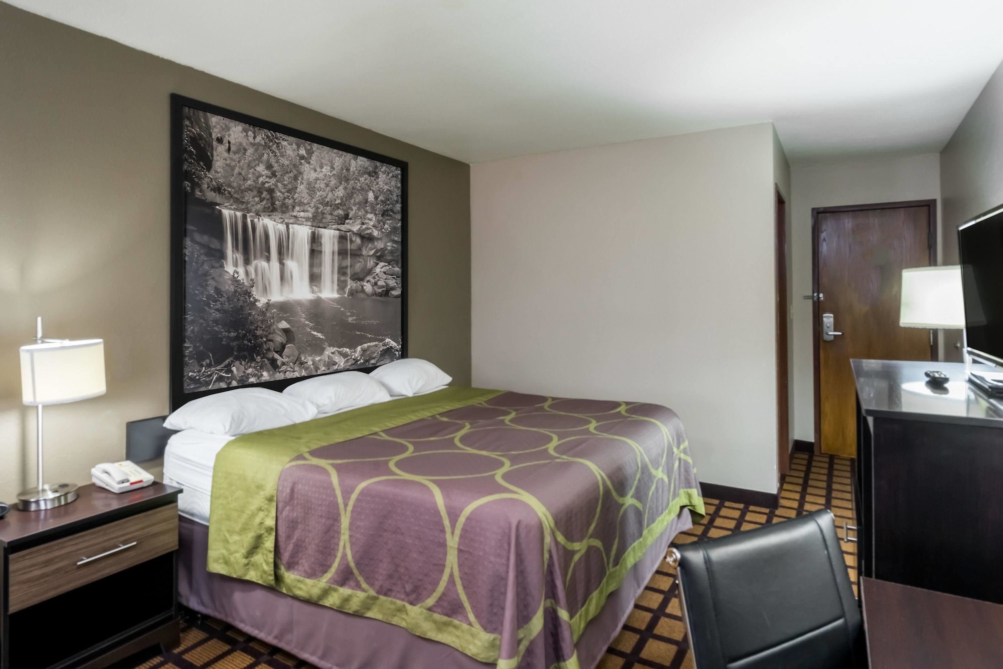 Standard, Queen Bed
